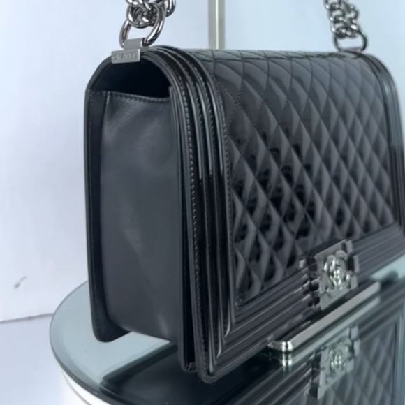 CHANEL BOY Chain Patent Quilted Shoulder Bag with Patent Wallet - Picture 4 of 11